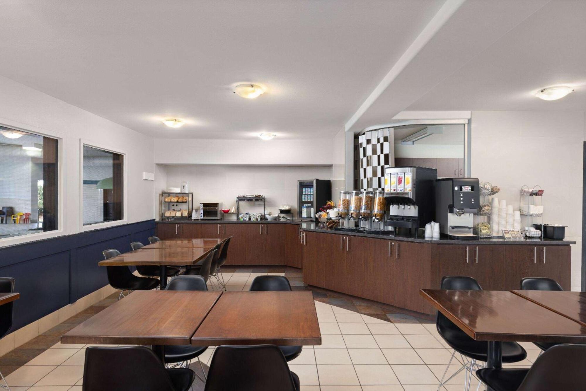 Super 8 By Wyndham St-Jerome Hotell Saint-Jerome Exteriör bild
