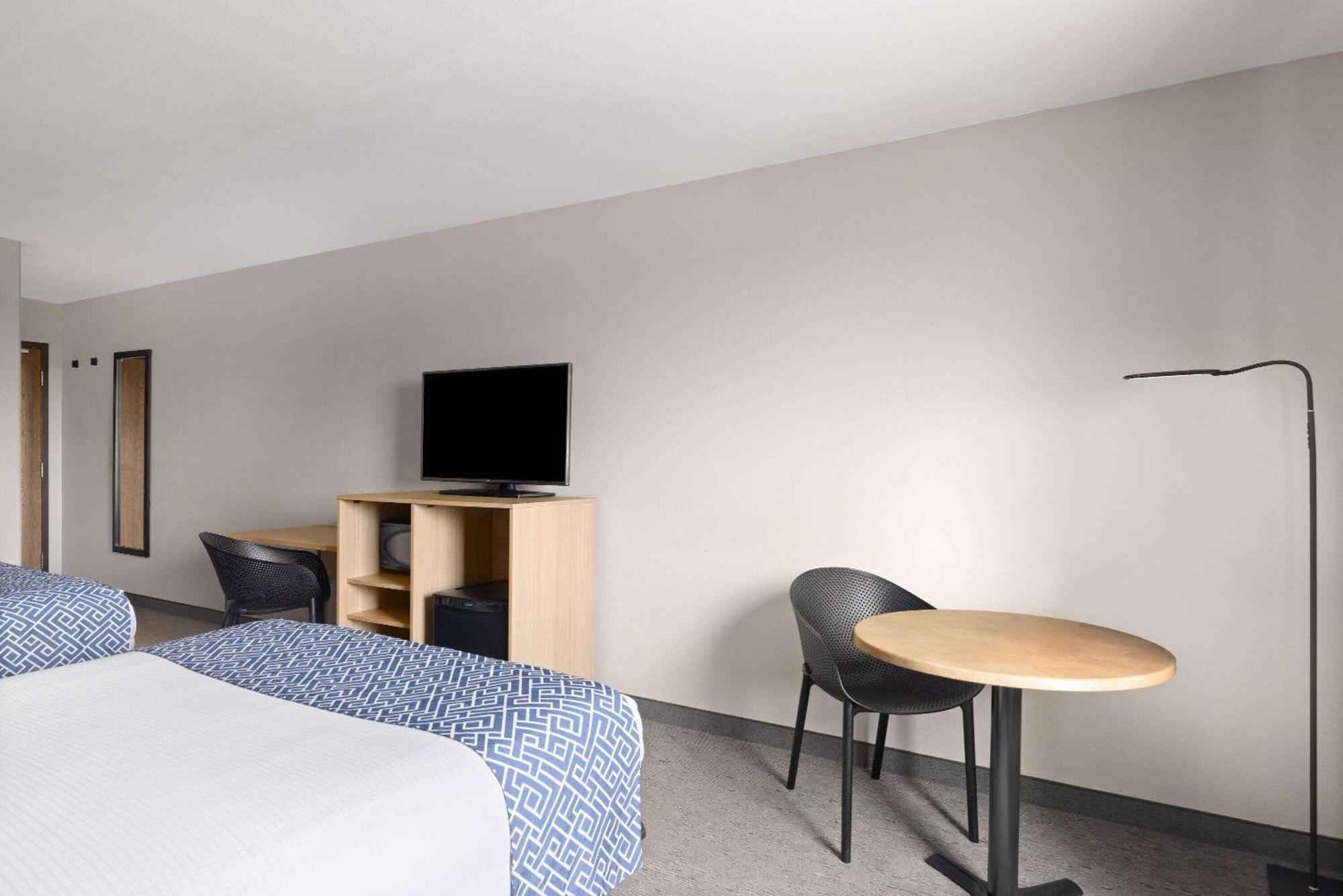 Super 8 By Wyndham St-Jerome Hotell Saint-Jerome Exteriör bild