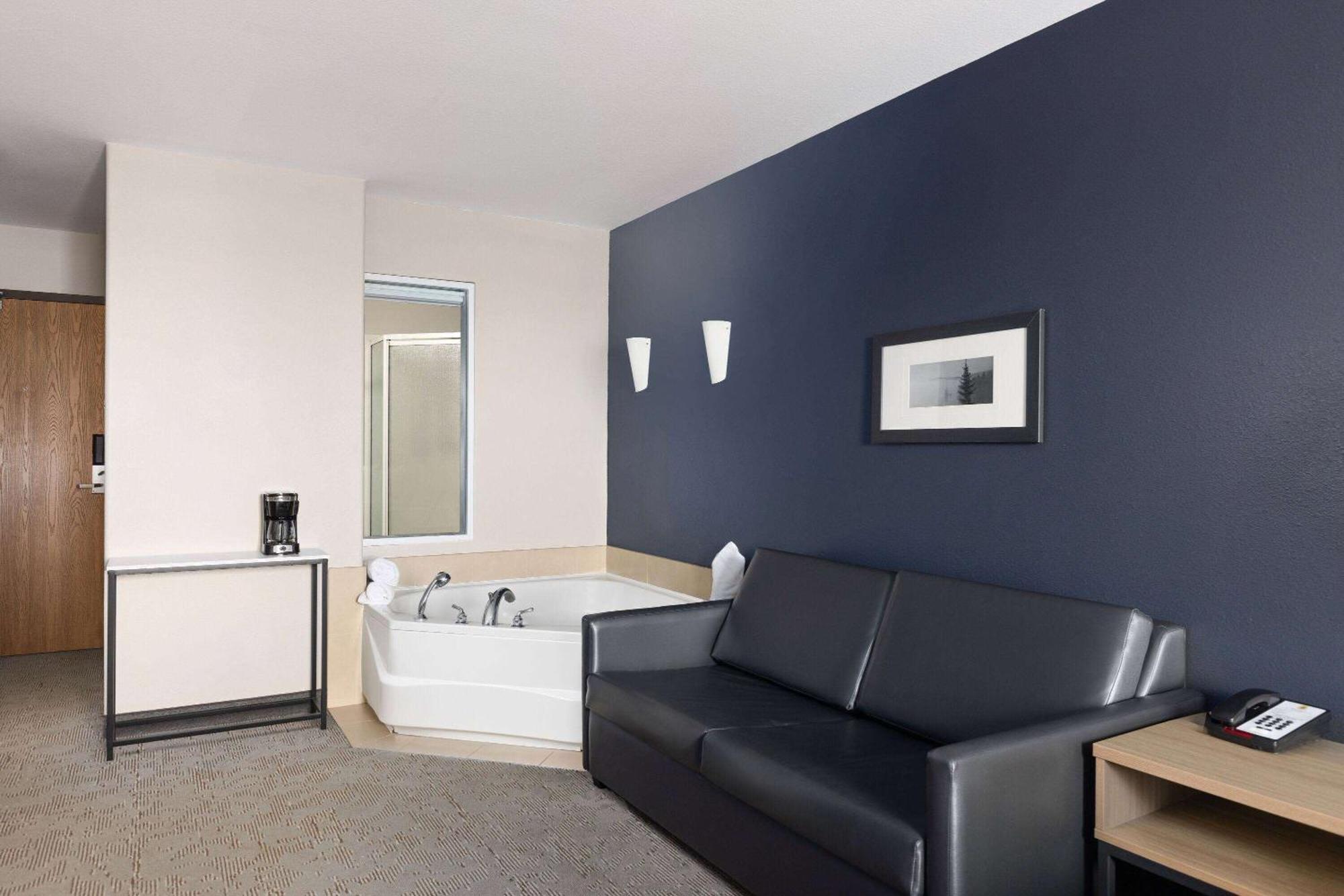 Super 8 By Wyndham St-Jerome Hotell Saint-Jerome Exteriör bild