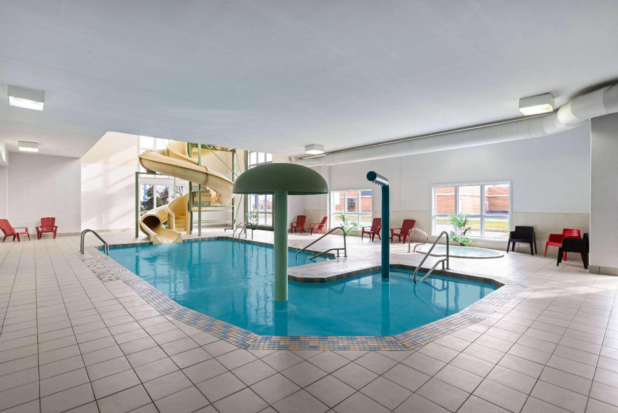Super 8 By Wyndham St-Jerome Hotell Saint-Jerome Exteriör bild