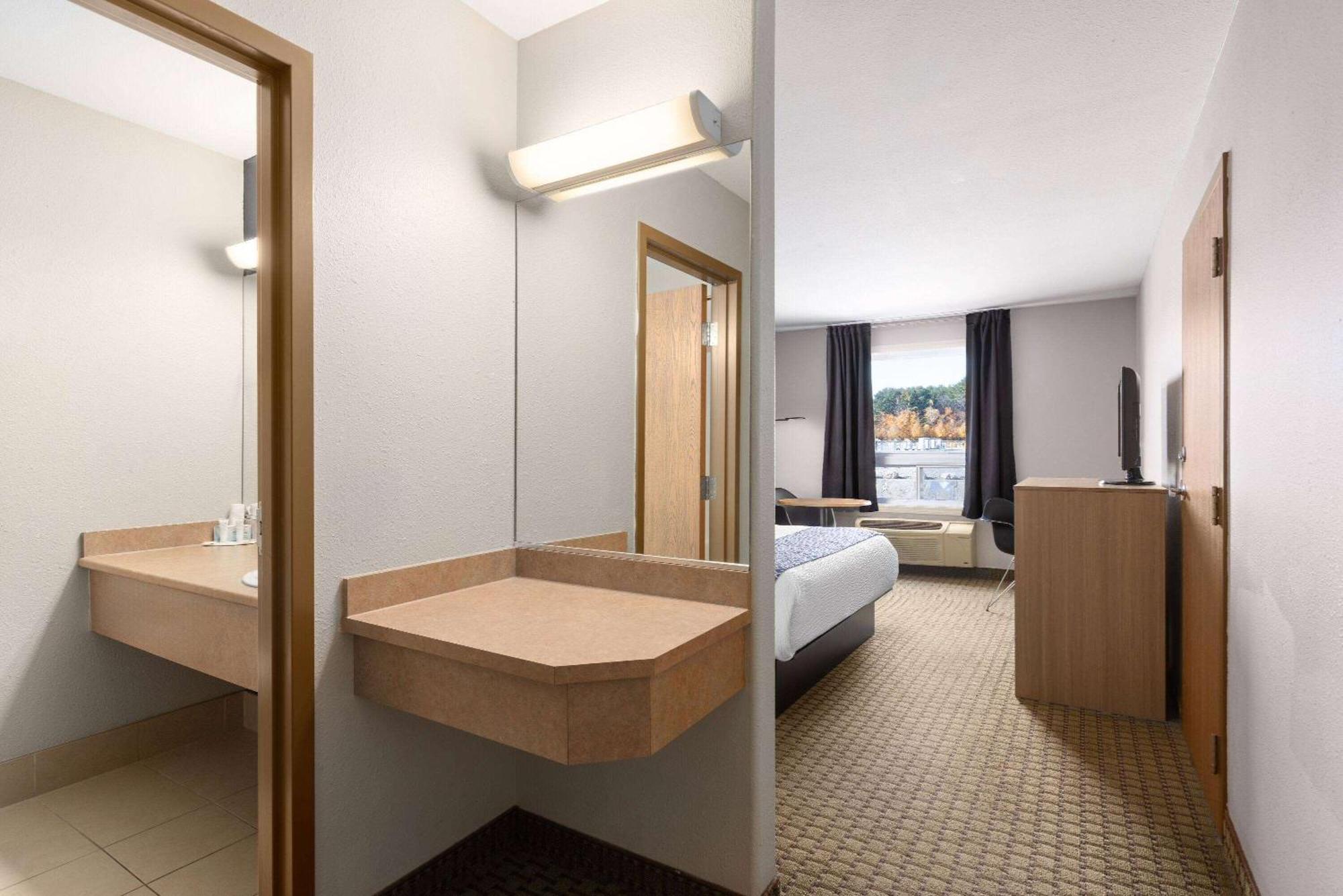 Super 8 By Wyndham St-Jerome Hotell Saint-Jerome Exteriör bild